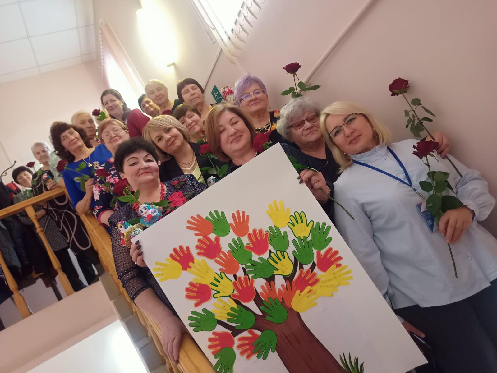 В Центре общения старшего поколения. В честь Дня матери